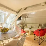 Veeve - Cool Minimalism By The Palais-Royal