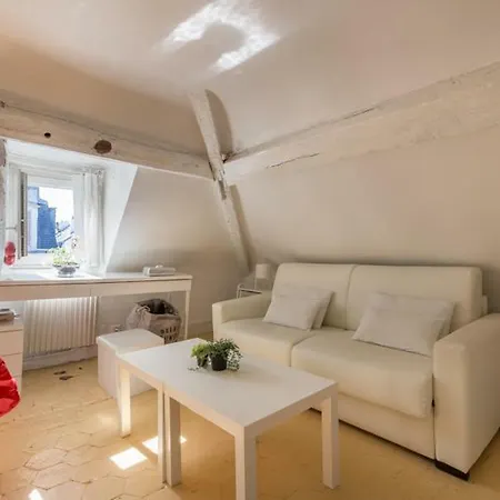Veeve - Cool Minimalism By The Palais-Royal *